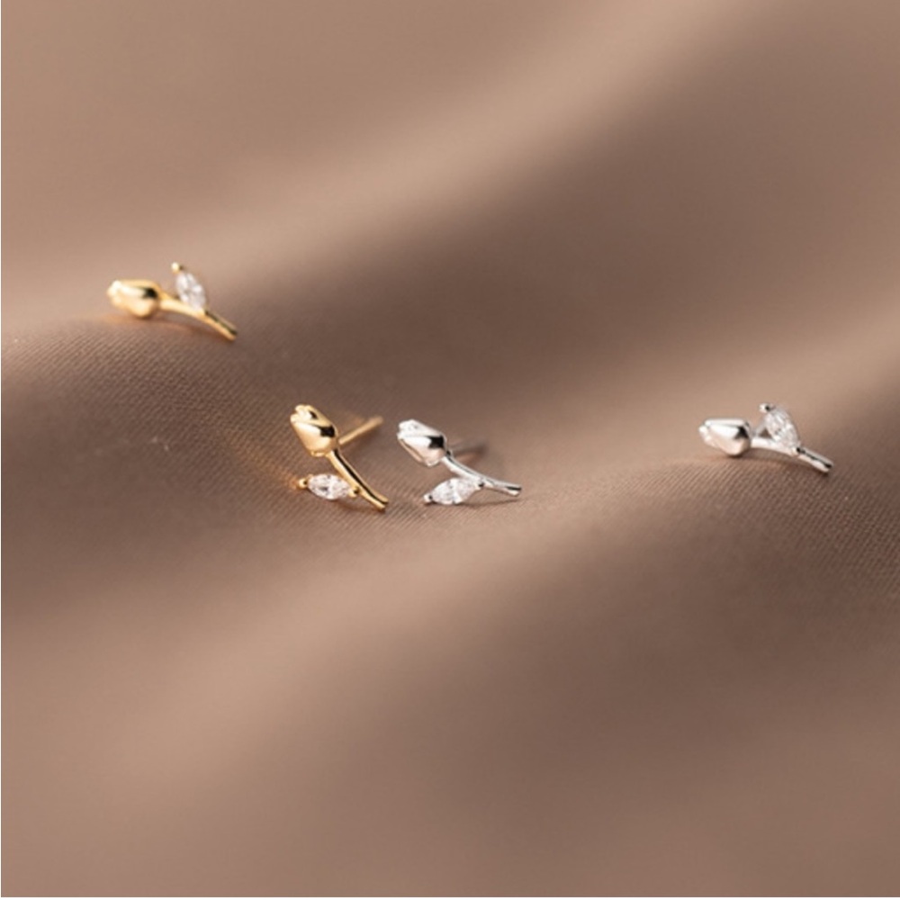 ✨HP✨ Gold Silver Tulip Rose Crystal Dainty Minimalist Stud Post Earrings - Picture 3 of 7